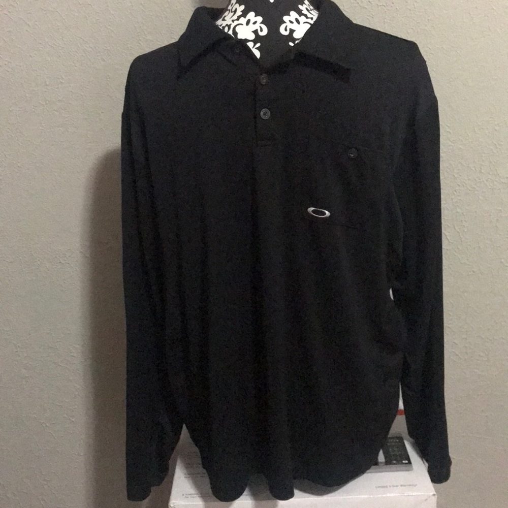 Men’s Oakley long sleeve golf shirt